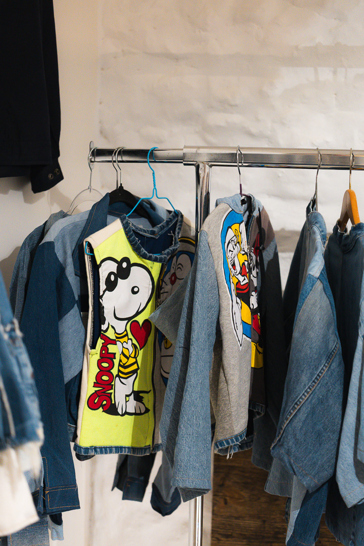 Vestes en denim customisées avec patchs Snoopy et cartoons